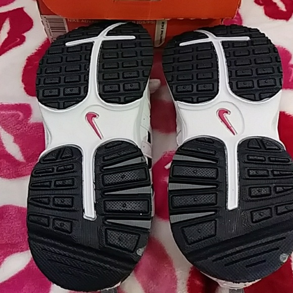 Children's Nike - Picture 7 of 8